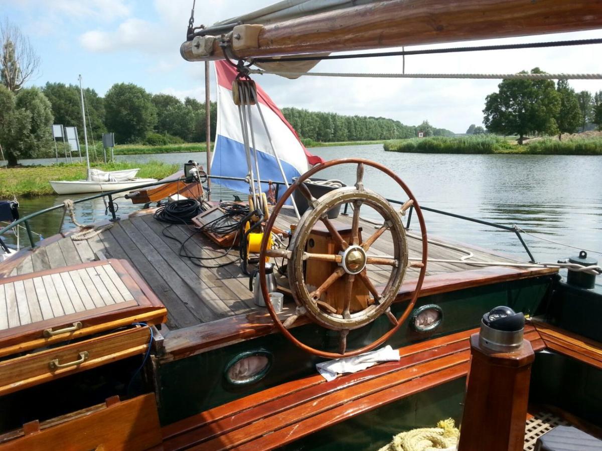 Tjalkjacht Pelikaan Enkhuizen Hostel Eksteriør bilde